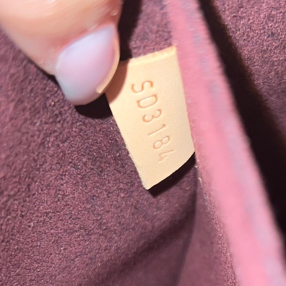 Louis Vuitton Monogram Canvas Montaigne MM Tote - Picture 6 of 14